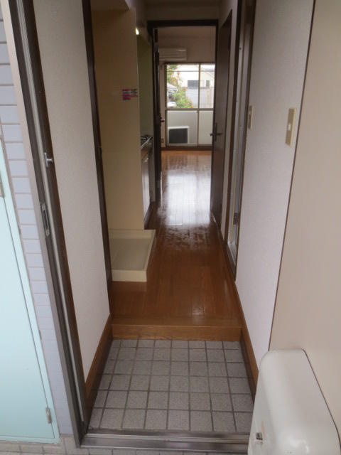 西山ハイツの玄関