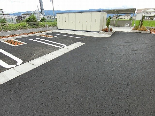 ソレイユＡ（ｓｏｌｅｉｌ）の駐車場