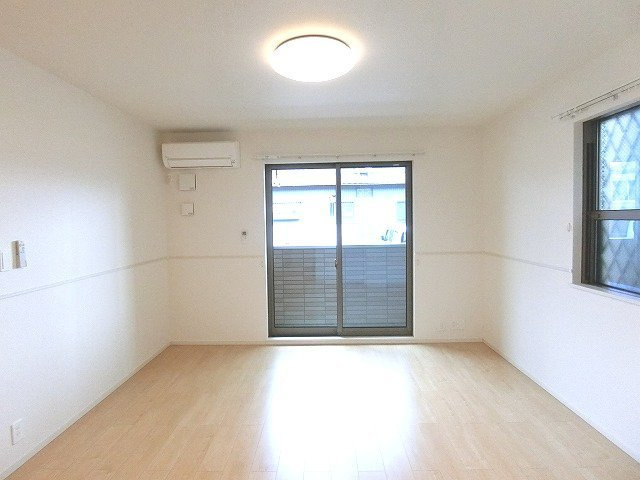 ソレイユＡ（ｓｏｌｅｉｌ）の居間・リビング