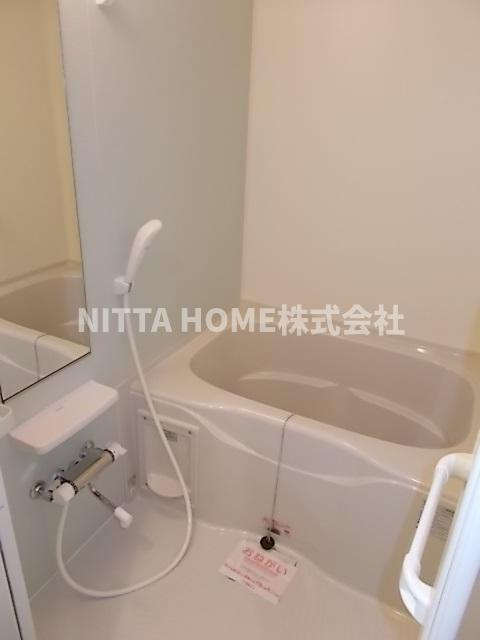 グリーン・テーブルの浴室|追い焚き機能、浴室乾燥機付きのバスルーム☆彡