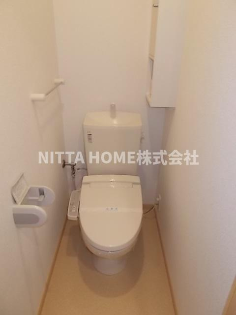 グリーン・テーブルのトイレ|ウォシュレット付きのトイレです＊