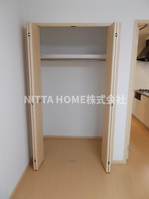 グリーン・テーブルの収納|クローゼット付きで衣類の収納もできます☆