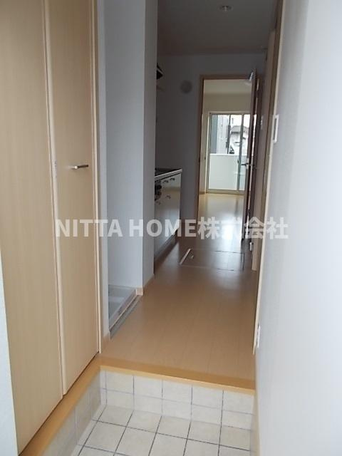 グリーン・テーブルの玄関|大きなシューズボックス付きの玄関です◆