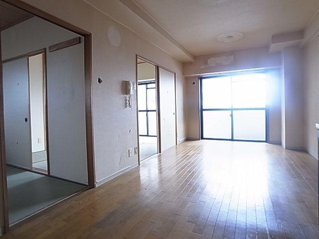 神戸市兵庫区駅南通３丁目の賃貸マンションの居間・リビング