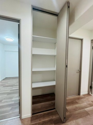 【収納】 | コープ野村森之宮 | 散らかりがちなリビングにあると嬉しい収納スペース。