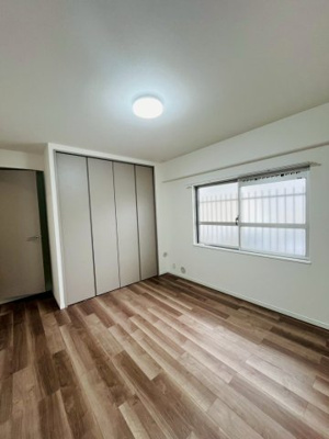 【洋室】 | コープ野村森之宮 | 家具のレイアウトがしやすいシンプルな洋室です。