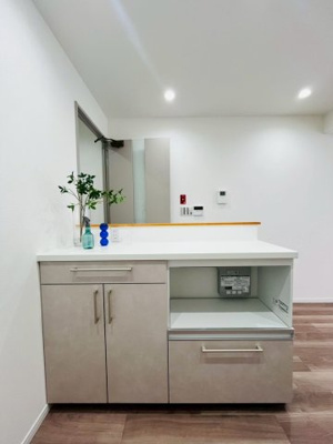 【キッチン】 | コープ野村森之宮 | キッチンとお揃いのカップボードです。