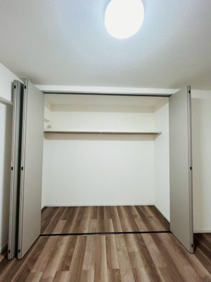 【収納】 | コープ野村森之宮 | お部屋のクローゼット収納です。たっぷり大容量で、生活空間がスッキリ片付きます。