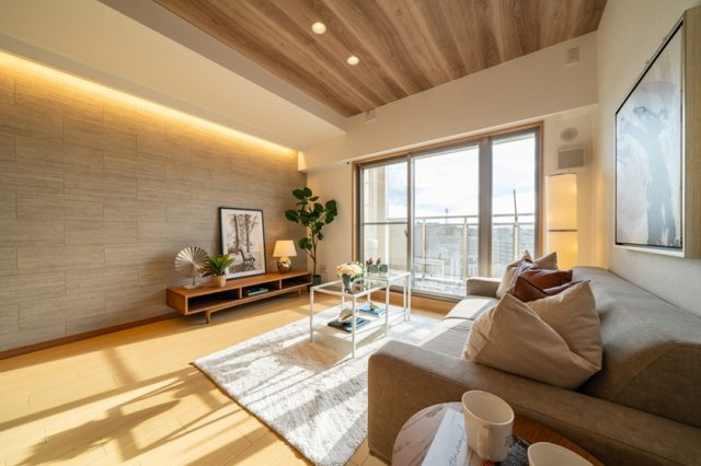 【居間・リビング】 | ディーレスティア堺・光明池 | 南西面に大きな掃き出し窓を設置。たっぷりと採光を取り込める開放的なLDK！日中は照明なしでもお過ごしいただけますね。