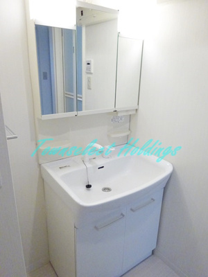 【洗面所】 | SouthernCross鵠沼 | 明るい洗面所です