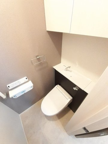 フリシュライツのトイレ|落ち着いた色調のトイレです
