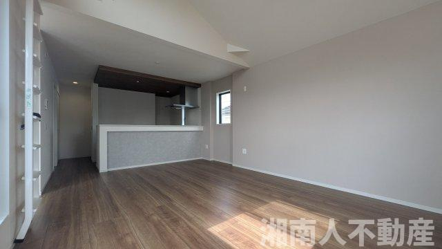 藤沢市片瀬海岸３丁目２３９２－２３４新築戸建ての居間・リビング|居間です