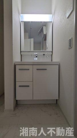 藤沢市片瀬海岸３丁目２３９２－２３４新築戸建ての独立洗面台|独立洗面台です
