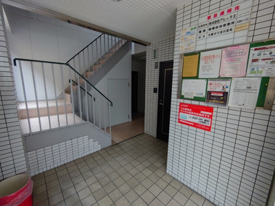 【エントランス】 | ハイツフローレス | 綺麗な共用部分です。