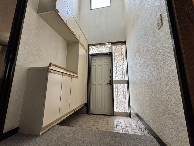 丹波島1丁目中古住宅の玄関