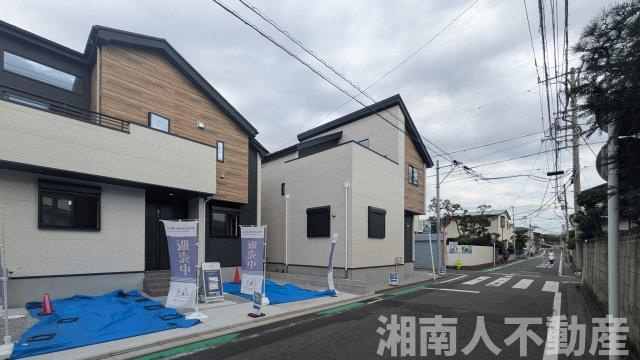 藤沢市片瀬海岸３丁目２３９２－２３４新築戸建ての前面道路含む現地写真|前面道路含む現地写真です