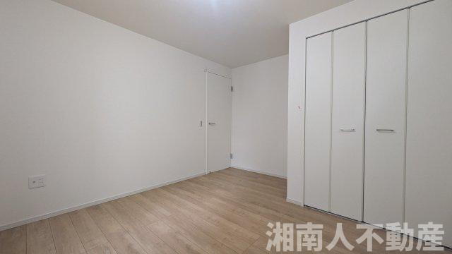 藤沢市片瀬海岸３丁目２３９２－２３４新築戸建ての洋室|個人の部屋や寝室として使える洋室です