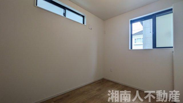 藤沢市片瀬海岸３丁目２３９２－２３４新築戸建ての洋室|個人の部屋や寝室として使える洋室です