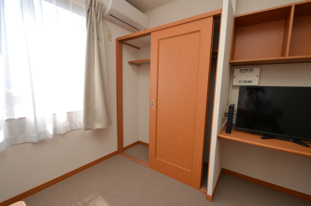 直方市大字感田のアパートの収納