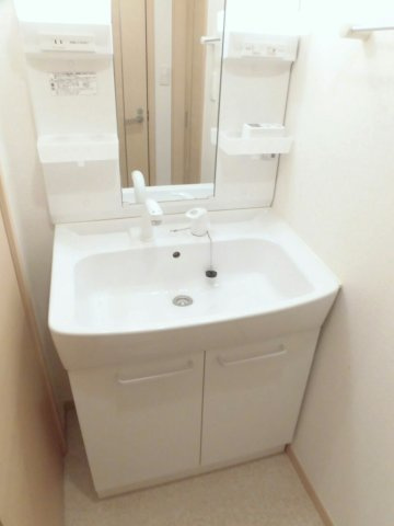 パークサイドＢの洗面所|スペースが確保できる洗面所です