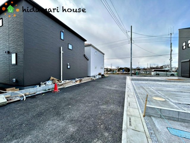 西区宝来　新築戸建　リーブルガーデン03の前面道路含む現地写真