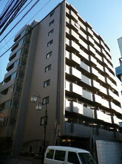 【外観】 | ルーブル北新宿 | 鉄筋コンクリート造のがっちりとした建物。