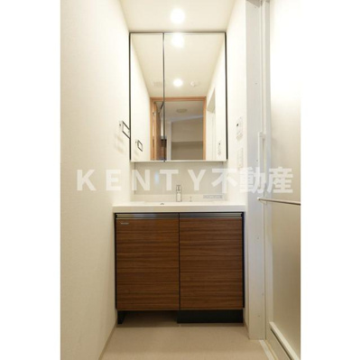 【洗面所】 | ラティエラ大鳥居 | ゆったりとスペースのある洗面所