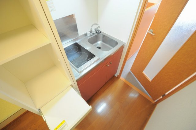 レオパレスＨＡＮＡＷＡⅡのキッチン|コンパクトなキッチンで掃除もラクラク