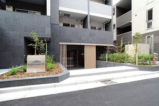 ステージグランデ向島のエントランス