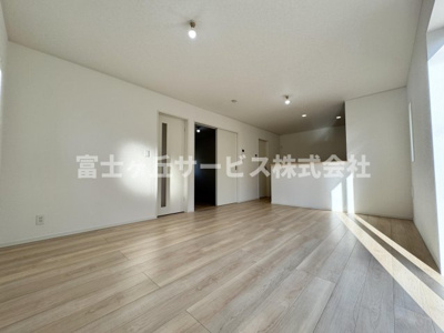 【居間・リビング】 | 藤枝市高洲 4期 新築一戸建て | リビングダイニングです