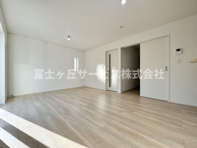 【居間・リビング】 | 藤枝市高洲 4期 新築一戸建て | リビングです