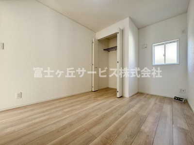 【洋室】 | 藤枝市高洲 4期 新築一戸建て | リビングの隣にある洋室です。