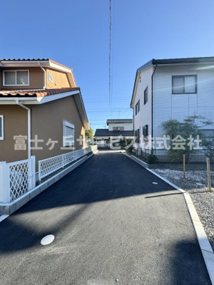 【前面道路含む現地写真】 | 藤枝市高洲 4期 新築一戸建て | 前面道路含む現地写真です