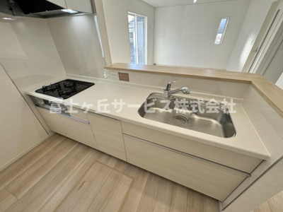 【キッチン】 | 藤枝市高洲 4期 新築一戸建て | 広々としていてお料理がしやすいキッチンです