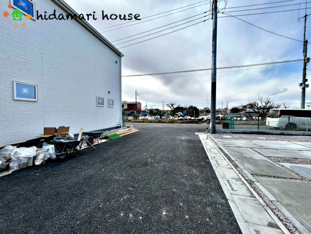 西区宝来　新築戸建　リーブルガーデン02の前面道路含む現地写真