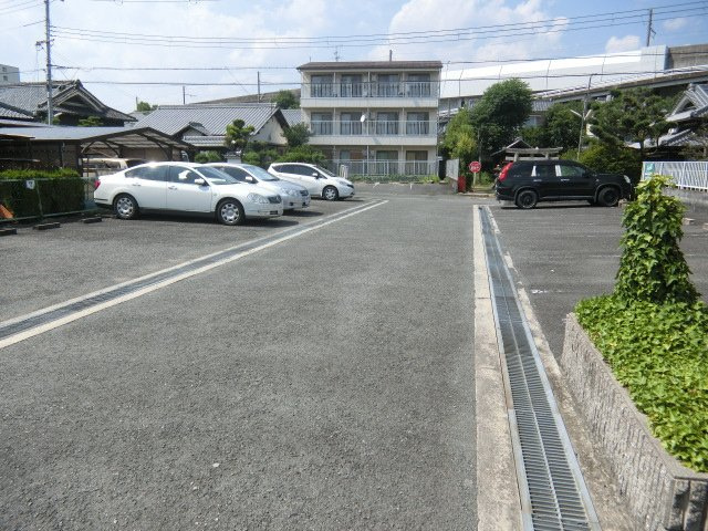 プリマヴェーラFの駐車場