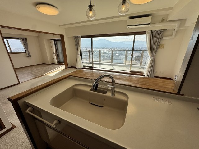 ポレスター高田の洋室|05/22 09:07