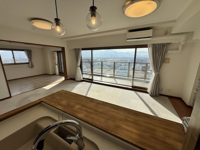 ポレスター高田の居間・リビング|05/22 09:00