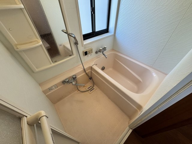 篠ノ井会中古住宅の浴室