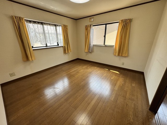 篠ノ井会中古住宅の洋室