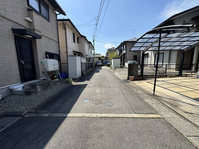 篠ノ井会中古住宅の前面道路含む現地写真