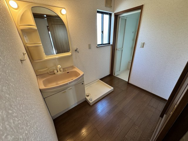 篠ノ井会中古住宅の洗面所