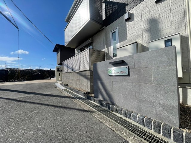 シャロン明石の駐車場