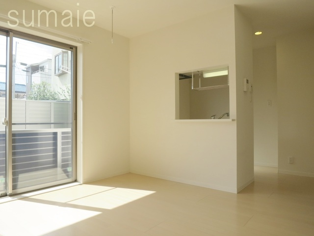 シャトーグレースの居間・リビング|カウンターキッチンのついた１１帖の広々リビングです♪