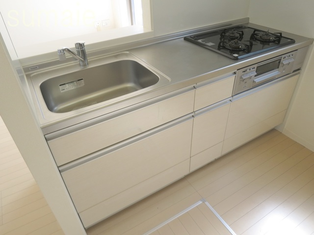 シャトーグレースのキッチン|３口コンログリル付きのカウンターシステムキッチンです♪