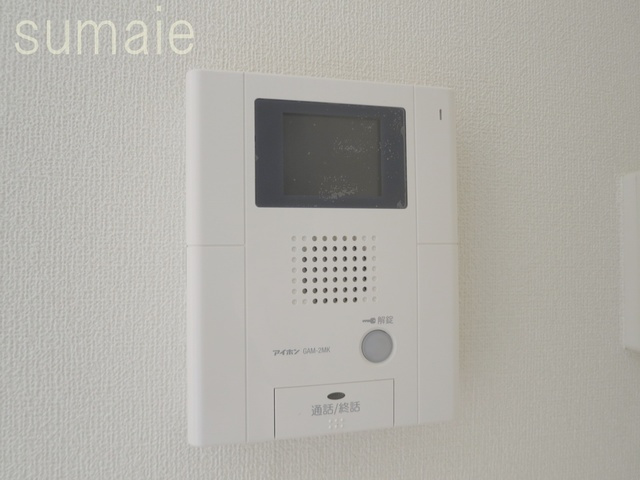 シャトーグレースのセキュリティ|お顔も確認できて安心のモニタ付きインターホンです♪