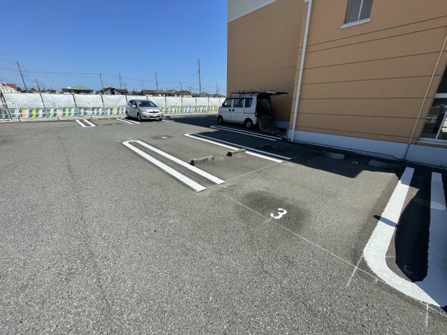 アヴニールの駐車場