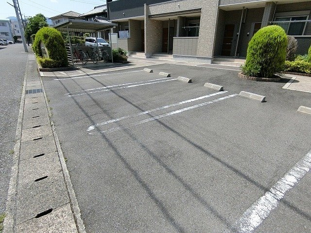 シェリスタの駐車場