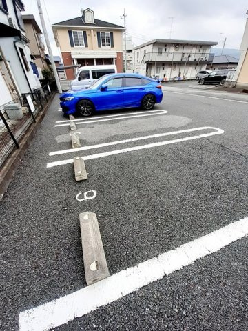 ロイヤルメゾン・アイの駐車場