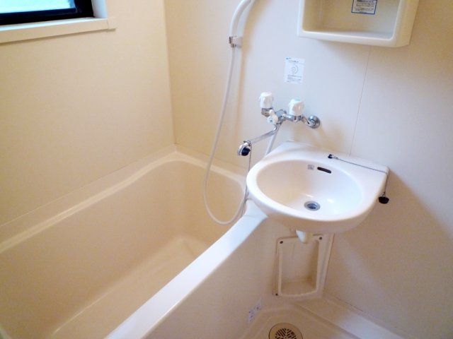 ハイム・アルテナの浴室|別室参考写真です。